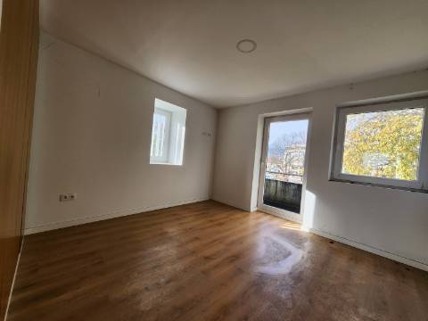 Prédio com Loja Comercial e Habitação T5 no Centro de Vila Real