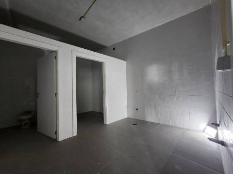 Prédio com Loja Comercial e Habitação T5 no Centro de Vila Real