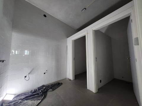 Prédio com Loja Comercial e Habitação T5 no Centro de Vila Real