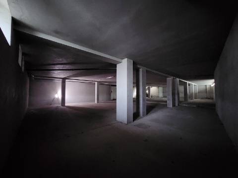 Prédio com Loja Comercial e Habitação T5 no Centro de Vila Real