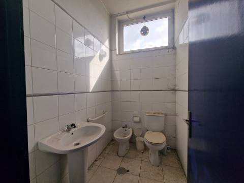 Loja com 2 frentes na Av. Aureliano Barrigas em Vila Real