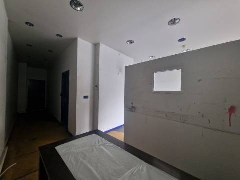 Loja com 2 frentes na Av. Aureliano Barrigas em Vila Real