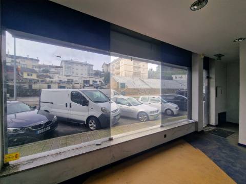 Loja com 2 frentes na Av. Aureliano Barrigas em Vila Real