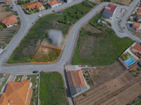 Lote em Sabrosa para Construção de Moradia com 4 Frentes