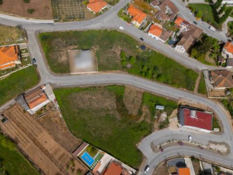 Lote em Sabrosa para Construção de Moradia com 4 Frentes