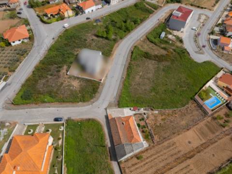 Lote em Sabrosa para Construção de Moradia com 4 Frentes