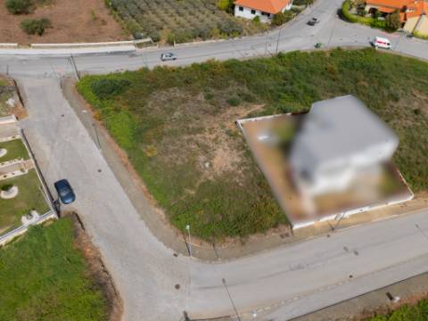 Lote em Sabrosa para Construção de Moradia com 4 Frentes