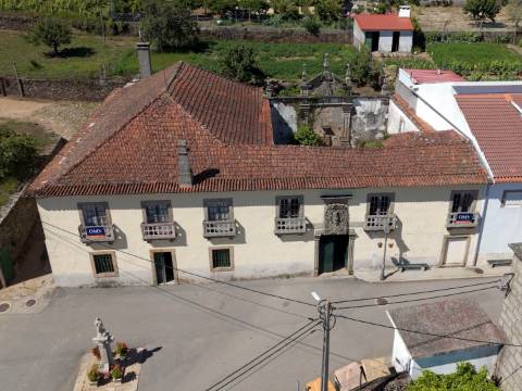 Moradia Brasonada e Terreno no Alto Douro Vinhateiro