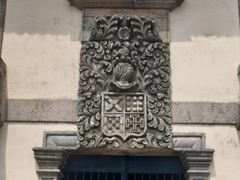 Moradia Brasonada e Terreno no Alto Douro Vinhateiro