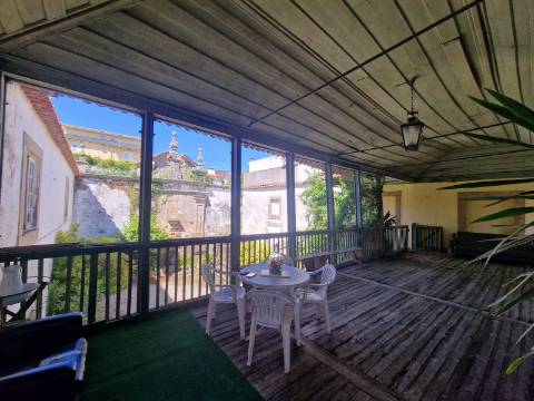 Moradia Brasonada e Terreno no Alto Douro Vinhateiro