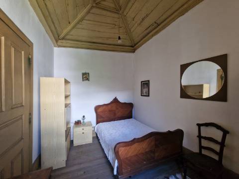 Moradia Brasonada e Terreno no Alto Douro Vinhateiro