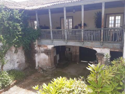 Moradia Brasonada e Terreno no Alto Douro Vinhateiro