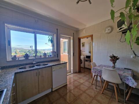 T3 de duas frentes + Sótão em Mateus, Vila Real
