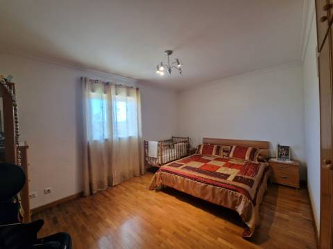 T3 de duas frentes + Sótão em Mateus, Vila Real