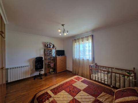 T3 de duas frentes + Sótão em Mateus, Vila Real
