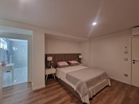 Moradia com 5 quartos à Av. da Europa em Vila Real