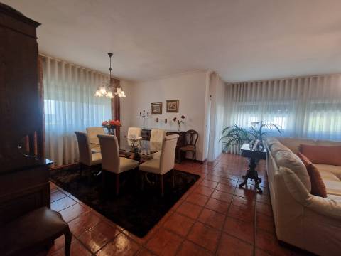 Moradia com 5 quartos à Av. da Europa em Vila Real