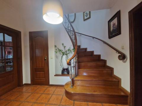 Moradia com 5 quartos à Av. da Europa em Vila Real