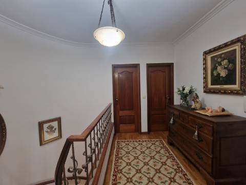 Moradia com 5 quartos à Av. da Europa em Vila Real