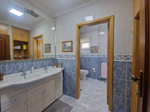 Moradia com 5 quartos à Av. da Europa em Vila Real
