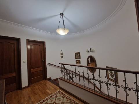 Moradia com 5 quartos à Av. da Europa em Vila Real