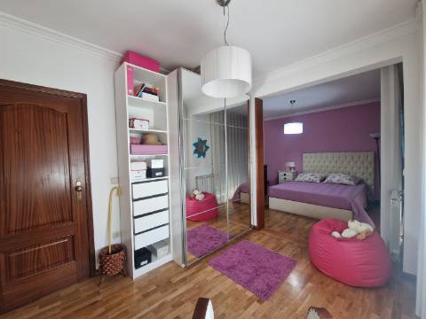 Moradia com 5 quartos à Av. da Europa em Vila Real