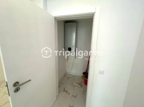 Apartamento T2 totalmente renovado com vista mar- Quarteira