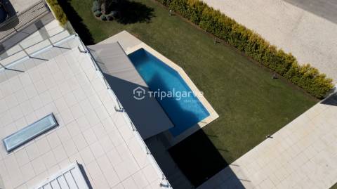 Moradia T4 Moderna com Piscina e Belos Jardins em Quinta do Lago