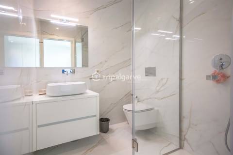 Moradia T4 Moderna com Piscina e Belos Jardins em Quinta do Lago