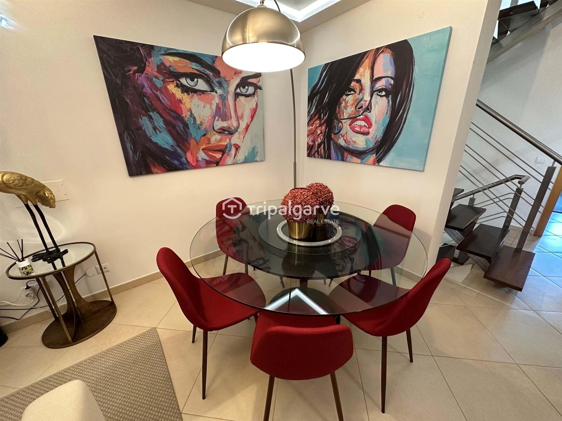 Moradia Germinada V3+2 em Vilamoura, com garagem e piscina.