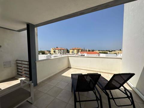 Moradia Germinada V3+2 em Vilamoura, com garagem e piscina.