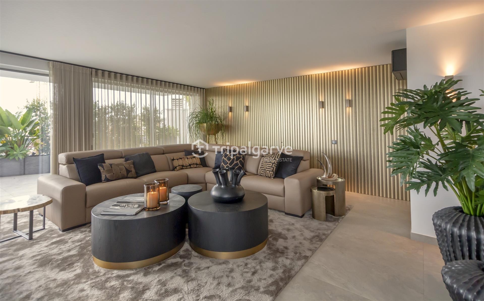 Penthouse de Luxo com 6 Quartos perto da Praia e da Marina - Vistas para o Rio Arade