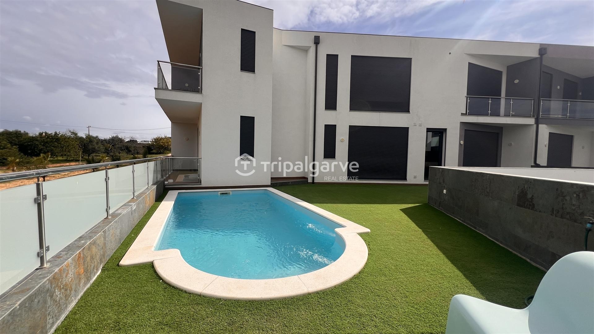 Moradia em Banda T4 Venda em Albufeira e Olhos de Água,Albufeira