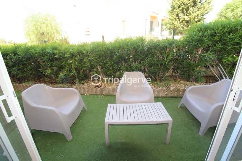 Moradia geminada renovada T2 com piscina e garagem- Patroves-Albufeira