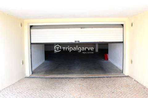 Moradia geminada renovada T2 com piscina e garagem- Patroves-Albufeira
