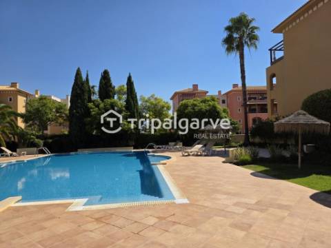 T2 em Vilamoura com piscina e garagem