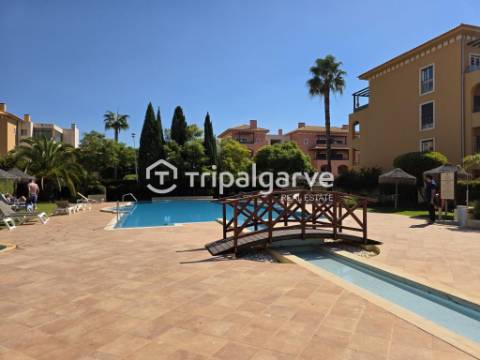 T2 em Vilamoura com piscina e garagem