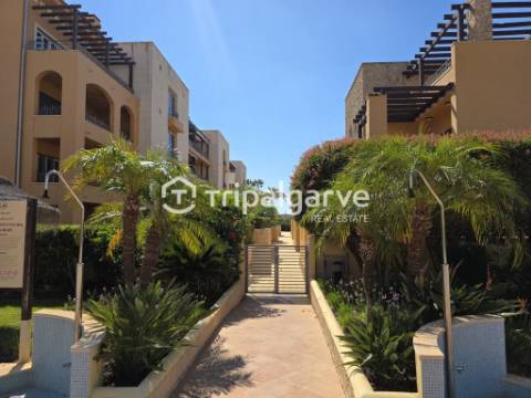 T2 em Vilamoura com piscina e garagem