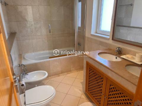 T2 em Vilamoura com piscina e garagem