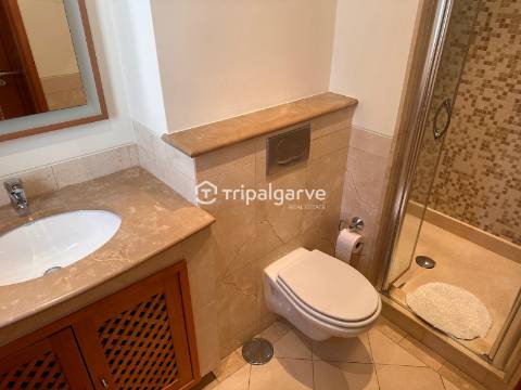 T2 em Vilamoura com piscina e garagem