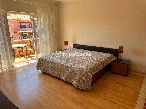 T2 em Vilamoura com piscina e garagem