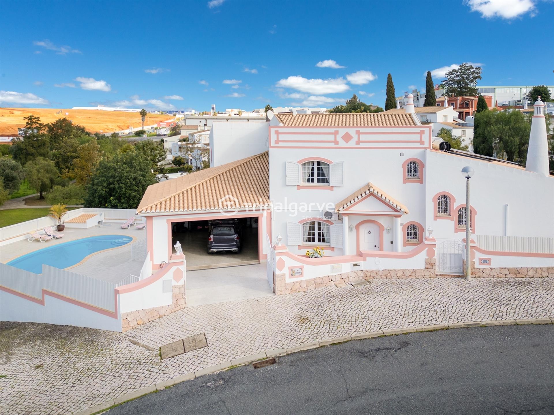 Moradia T5  com Piscina e garagem – Guia