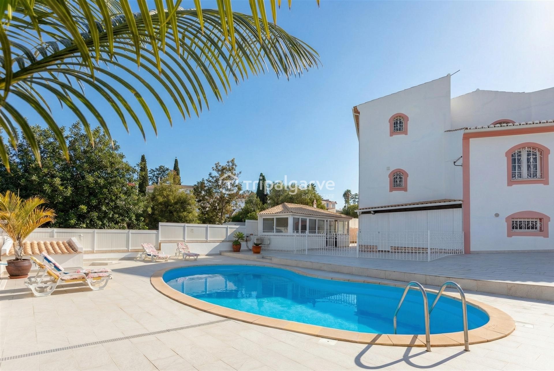 Moradia T5  com Piscina e garagem – Guia