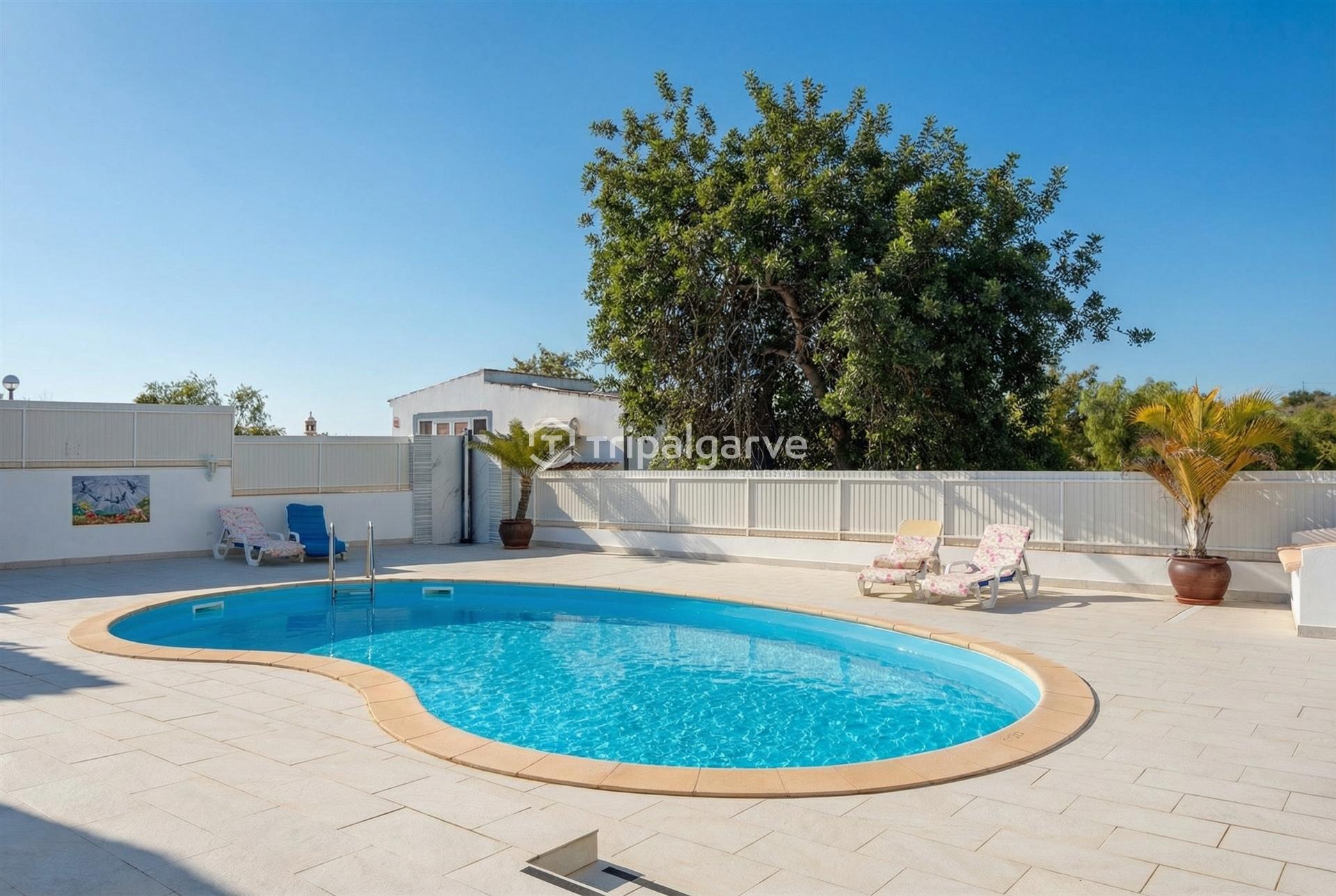 Moradia T5  com Piscina e garagem – Guia
