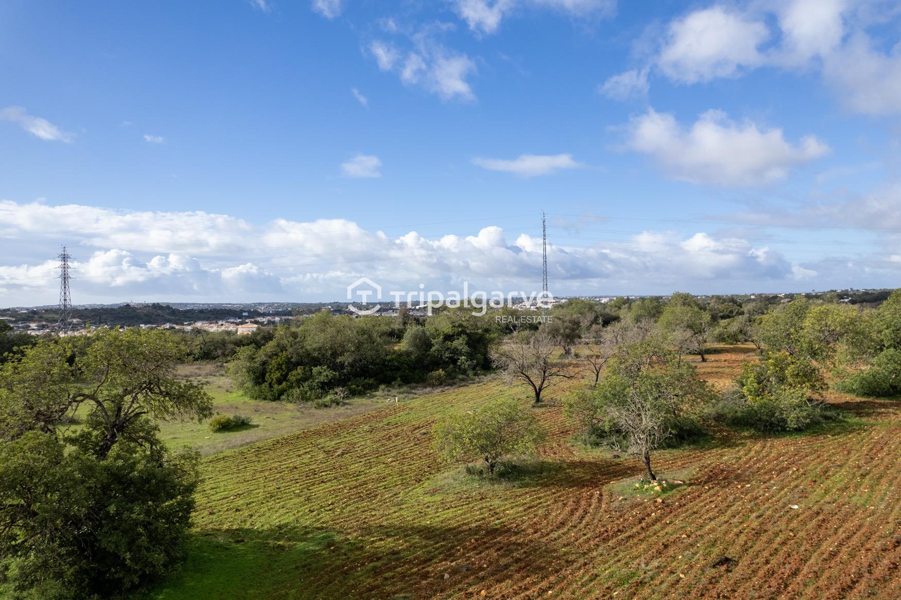 Terreno Misto de com Ruínas - Albufeira