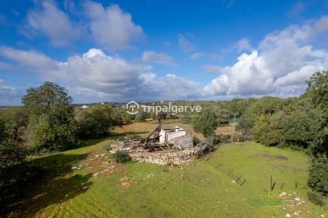 Terreno Misto de com Ruínas - Albufeira