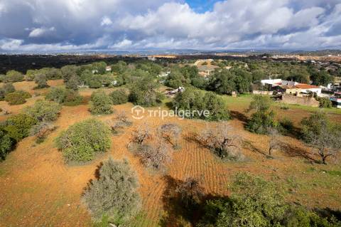 Terreno Misto de com Ruínas - Albufeira