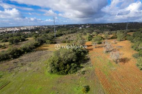 Terreno Misto de com Ruínas - Albufeira