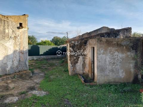 Terreno Misto de com Ruínas - Albufeira