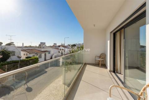 T3 Moderno com Vista Mar e Piscina Infinita – Olhos D´Água